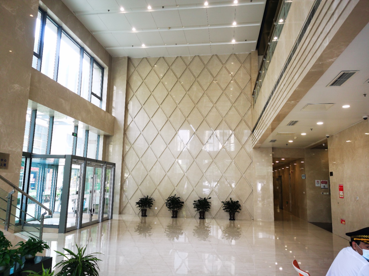 盈坤世纪出租房源实拍图3